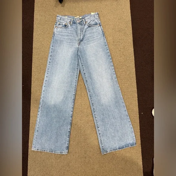 Levi’s Ribcage Wide Leg Jeans - Picture 3 of 5